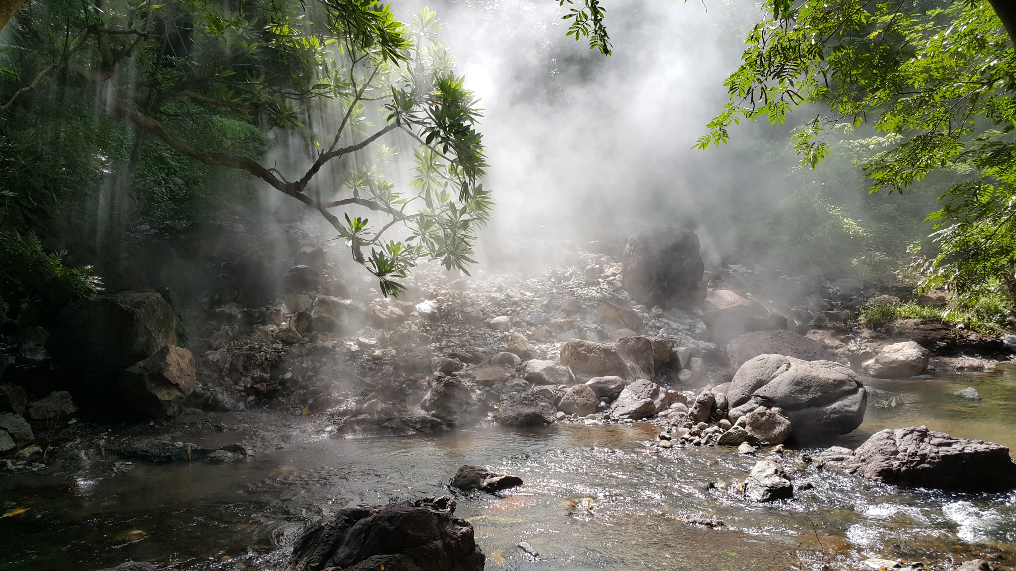 Sumérgete ‍en aguas termales curativas