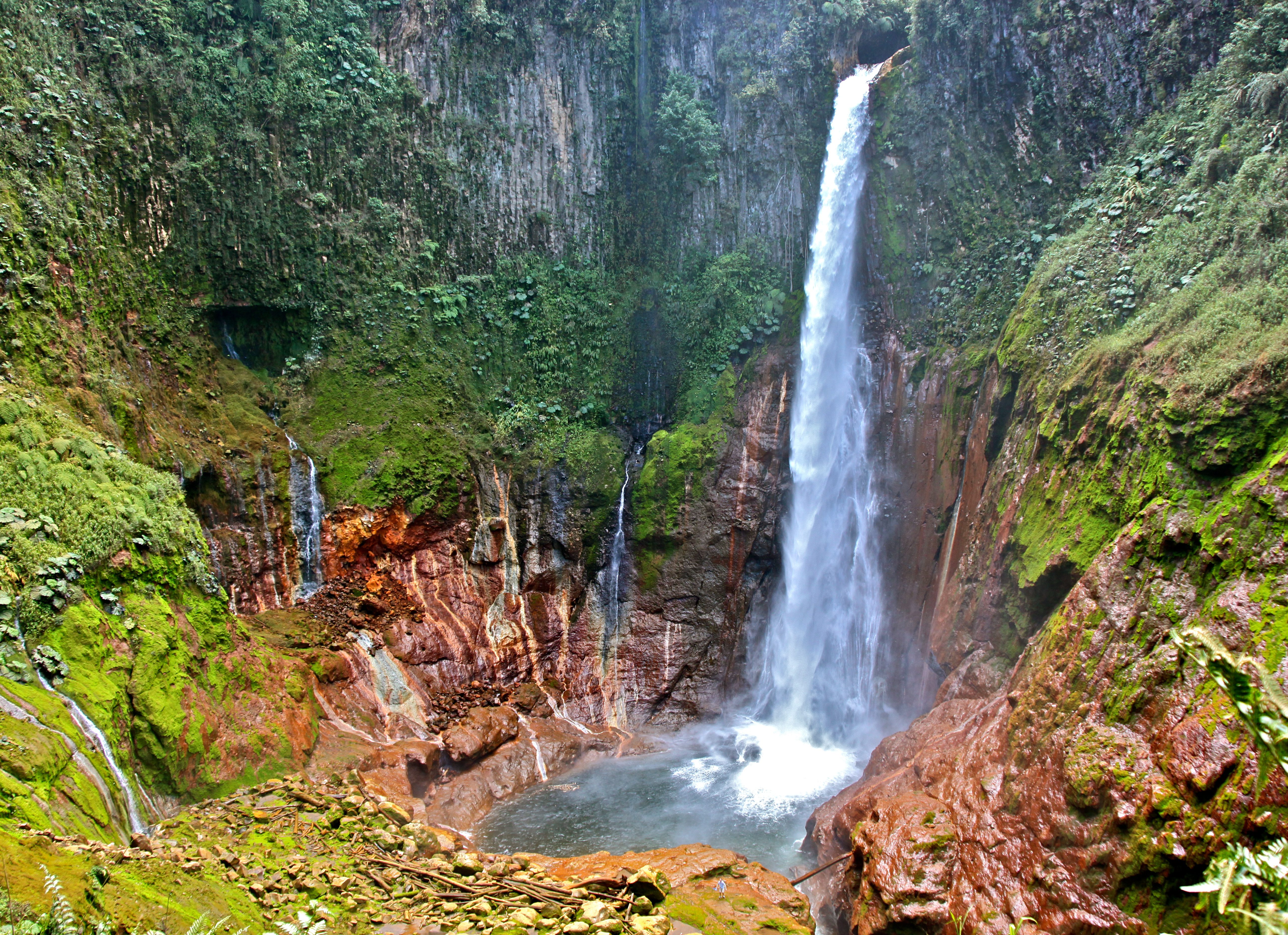 Admira el‌ increíble espectáculo de la Catarata de Cumberland