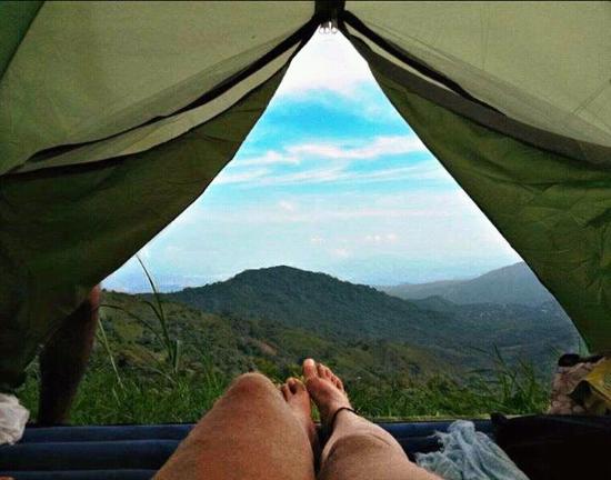 Acampando bajo ⁣el cielo​ estrellado del Parque Estatal⁢ Paul M. Grist