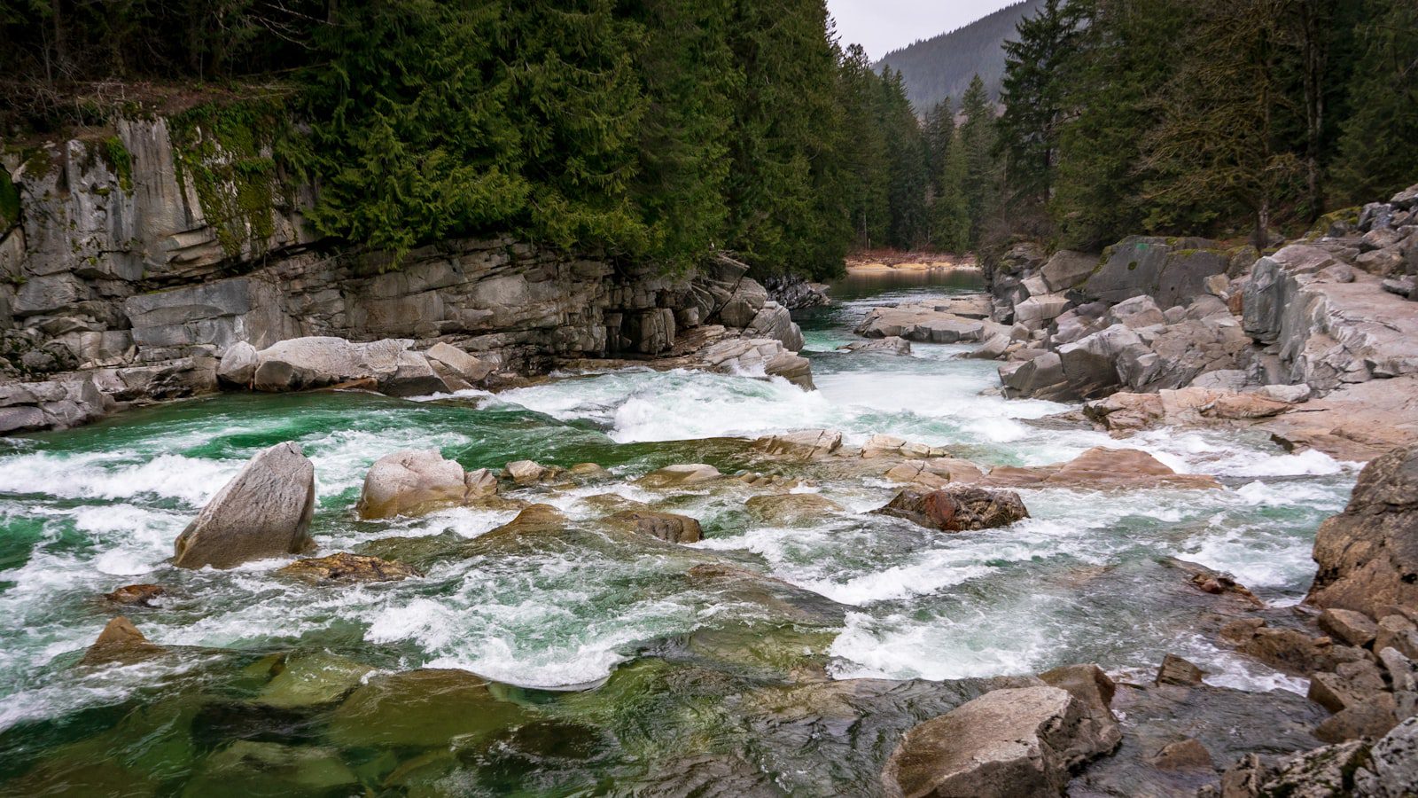 Una experiencia ⁣única en las⁢ cascadas de‌ Cedar Falls