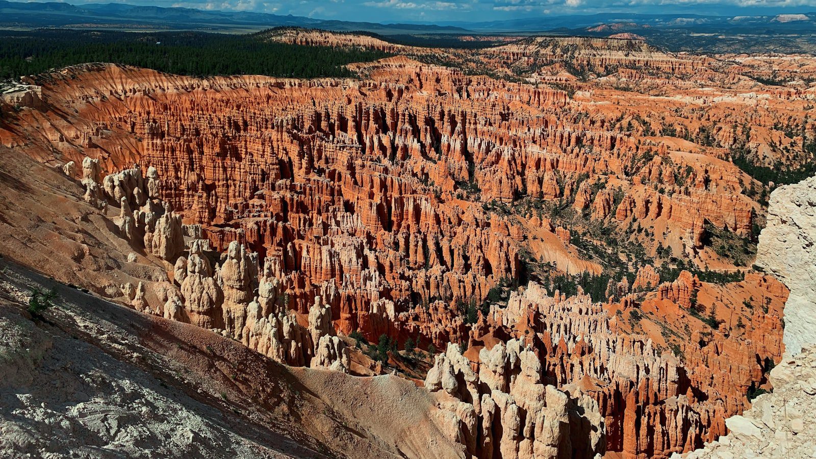 ¡Explora los imponentes hoodoos de Bryce Canyon!