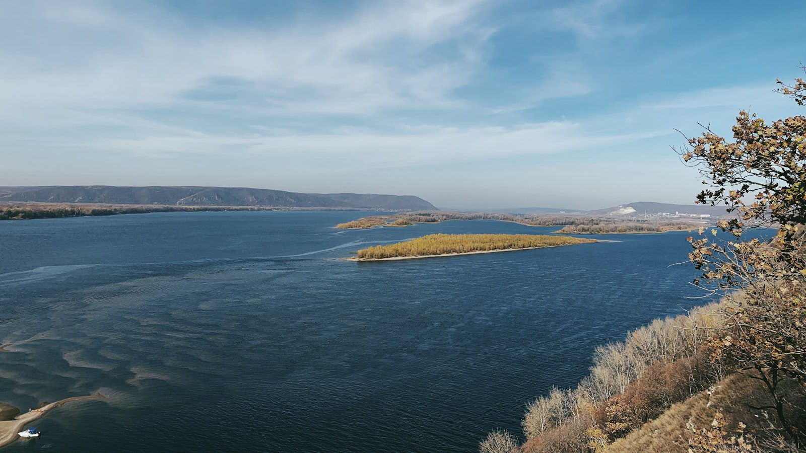 Disfruta de actividades acuáticas emocionantes en⁣ el‌ Volga River State Recreation Area