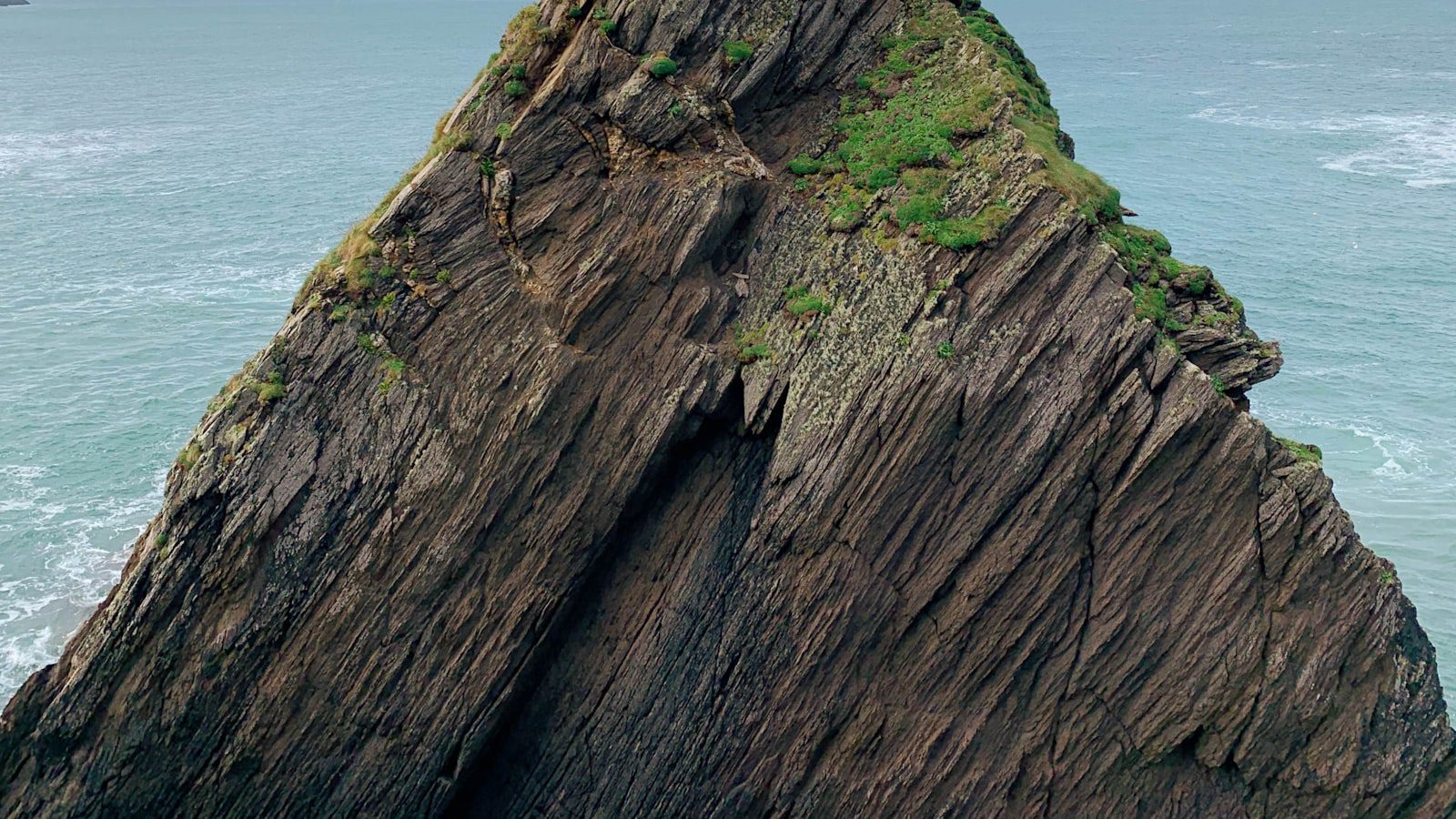 Disfruta ‌de las impresionantes vistas panorámicas del acantilado