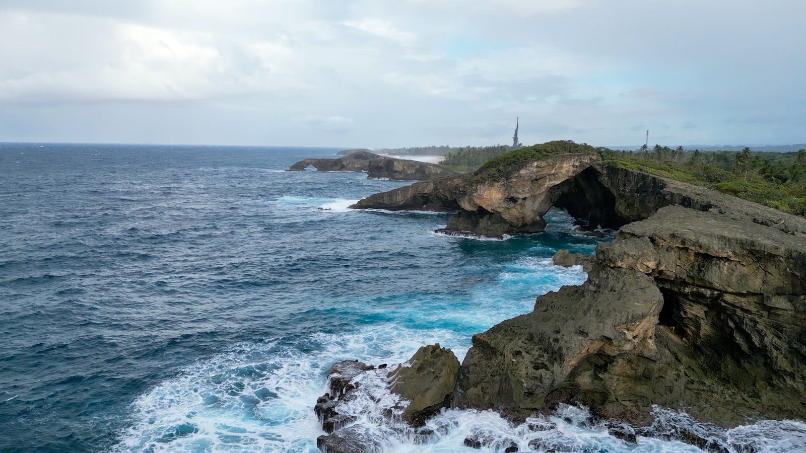 Adéntrate en las misteriosas Cuevas de On-a-Slant