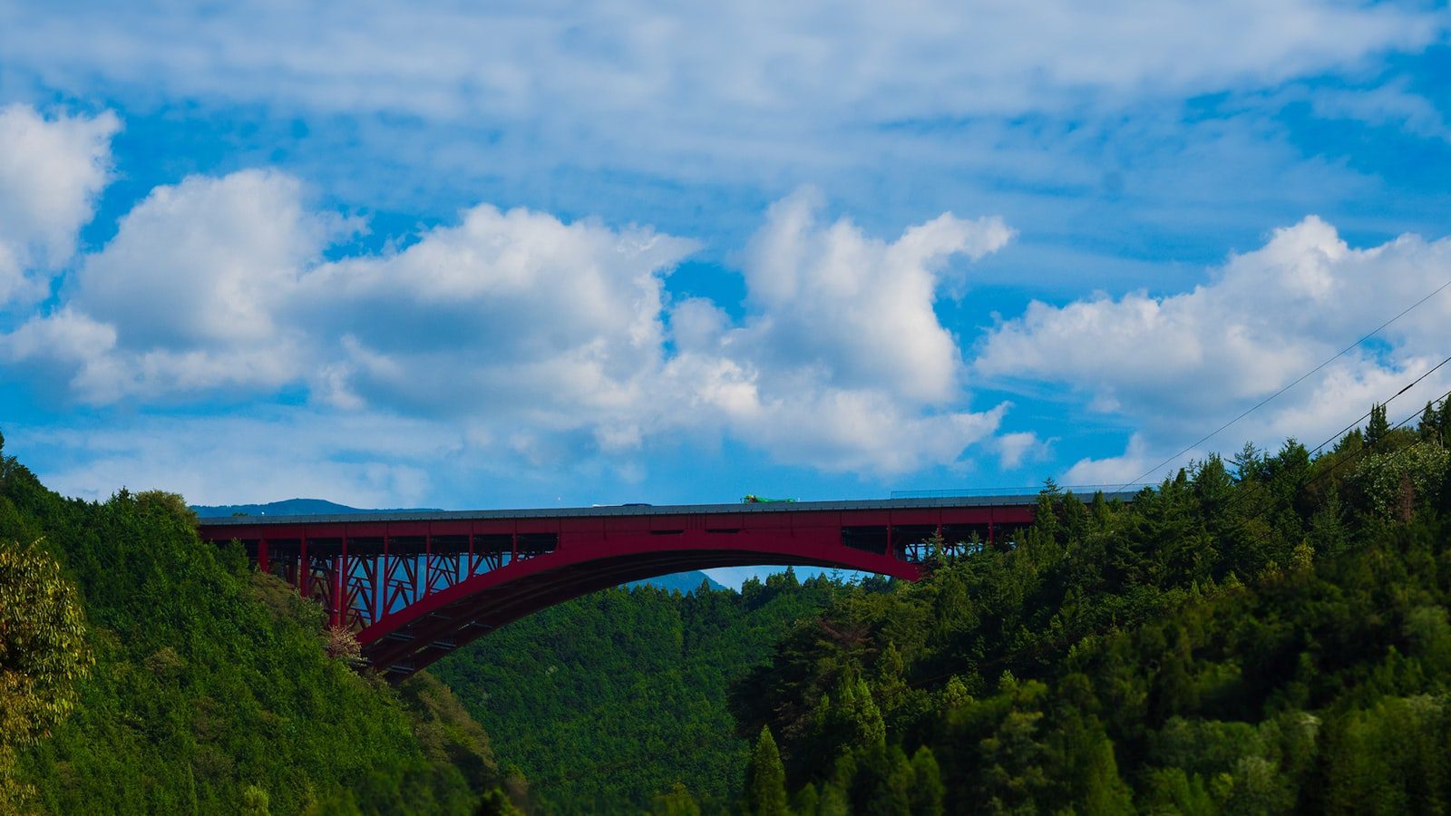 Explorando la ‌historia del puente cubierto‌ más largo de‌ Georgia