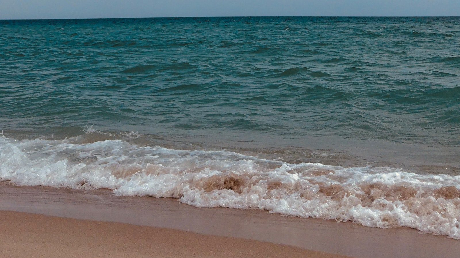 Explora las playas prístinas de arena blanca de Sandy Point