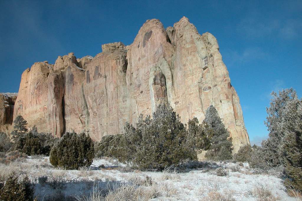 Explora los senderos naturales de El Morro National ‍Monument